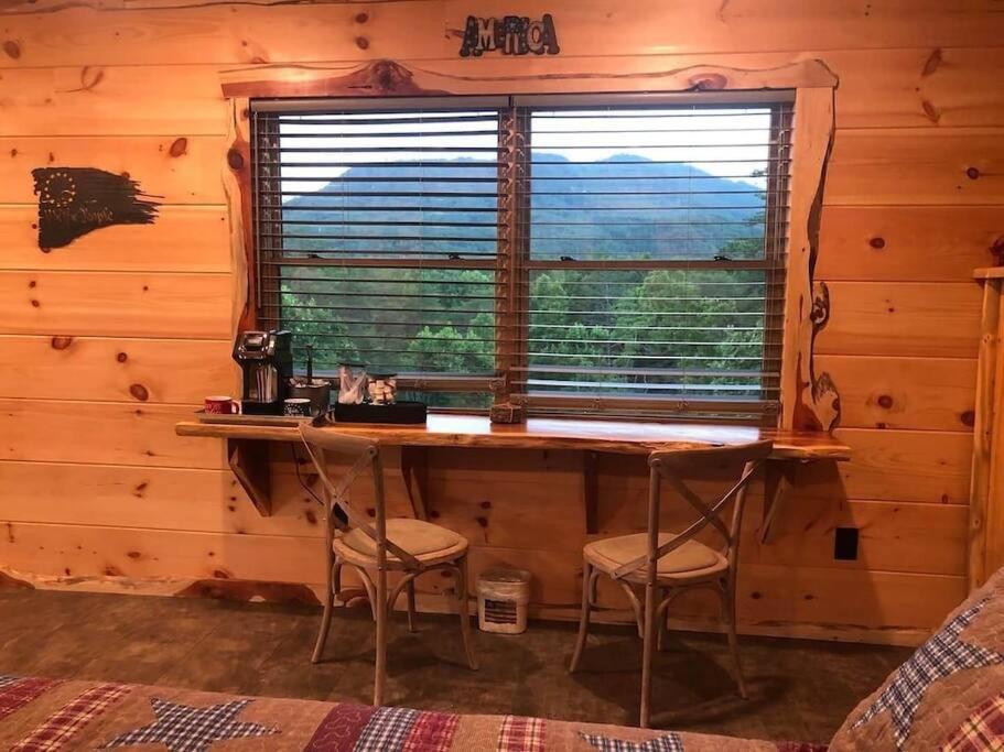 Willa The Log Castle~Stunning Mountain Views~Hot Tub Sevierville Zewnętrze zdjęcie