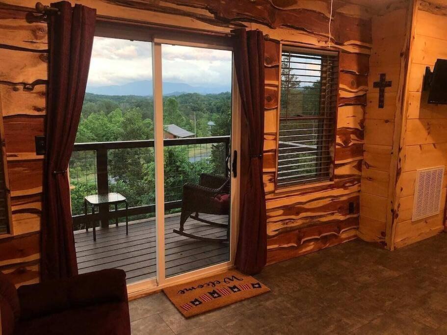 Willa The Log Castle~Stunning Mountain Views~Hot Tub Sevierville Zewnętrze zdjęcie