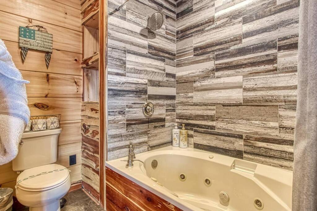 Willa The Log Castle~Stunning Mountain Views~Hot Tub Sevierville Zewnętrze zdjęcie