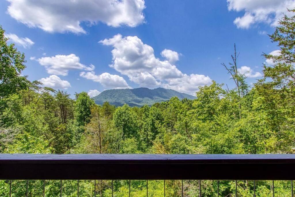 Willa The Log Castle~Stunning Mountain Views~Hot Tub Sevierville Zewnętrze zdjęcie